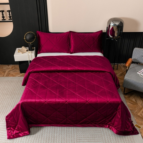 Велюровое покрывало в клетку с наволочками OVL035