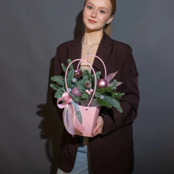 Новогодняя композиция Елка в сумке (пудра)
