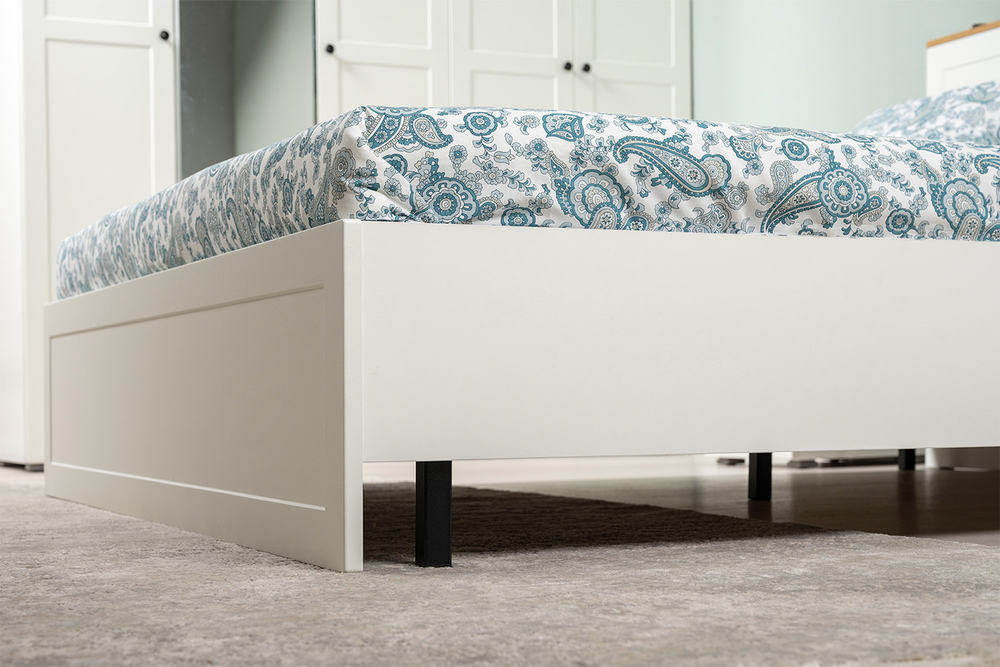 Кровать с ортопедическим основанием и опорами Остин 11.53, Белый шагрень, Дуб золотой