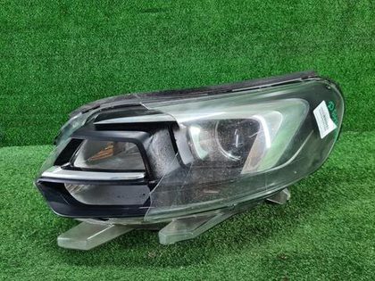 Фара левая Opel Zafira Life (2019-н.в.) галоген