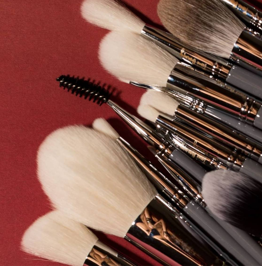Tomi Beauty Набор профессиональных кистей серый  "The BIGGY" 25шт + косметичка