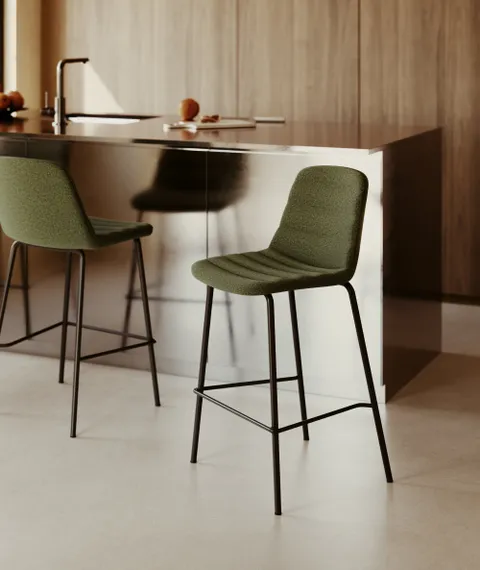 Полубарный стул Zunilda, зеленый с черными ножками