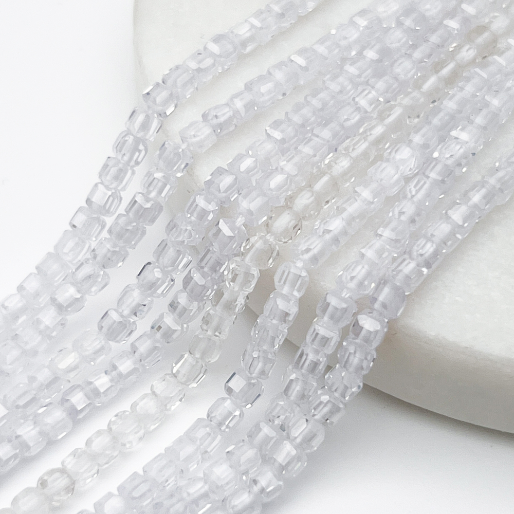 Фианит Куб бусины (кубический цирконий), цвет прозрачный, размер около 3 мм, цена за нить 38 см