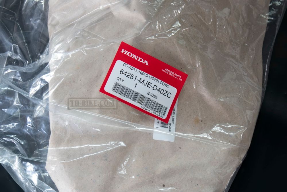 64251-MJE-D40ZC.  COVER, L. HEADLIGHT. PEARL METALLOID WHITE (NHA96P). Visor CB650F