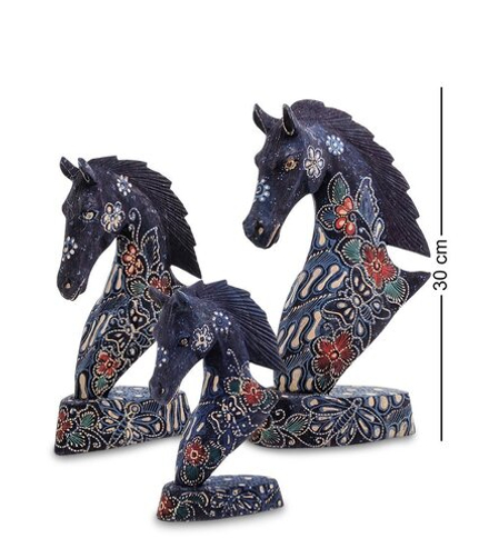 10-015 Фигурка «Лошадь» набор из трех 25,20,15 см (батик, о.Ява)