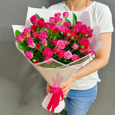 Букет из 7 кустовых роз сорта "Alicia"