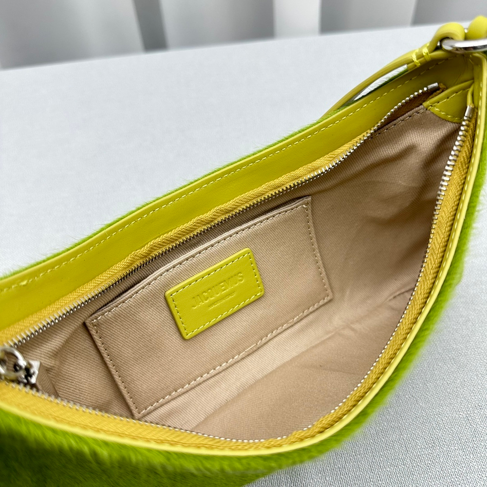 Jacquemus Le Bisou 27 cm