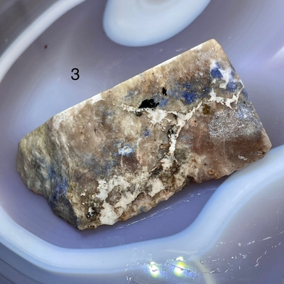 52901  Содалит в породе срез 67-72мм