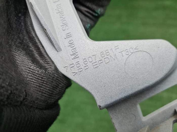 Решетка перед. бампера Porsche Cayenne 958 (14-18)