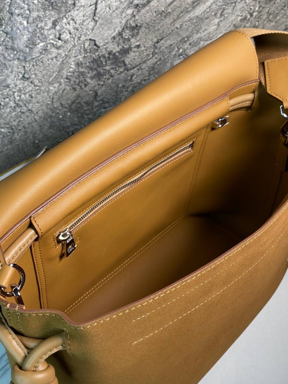 Сумка-мессенджер Loewe