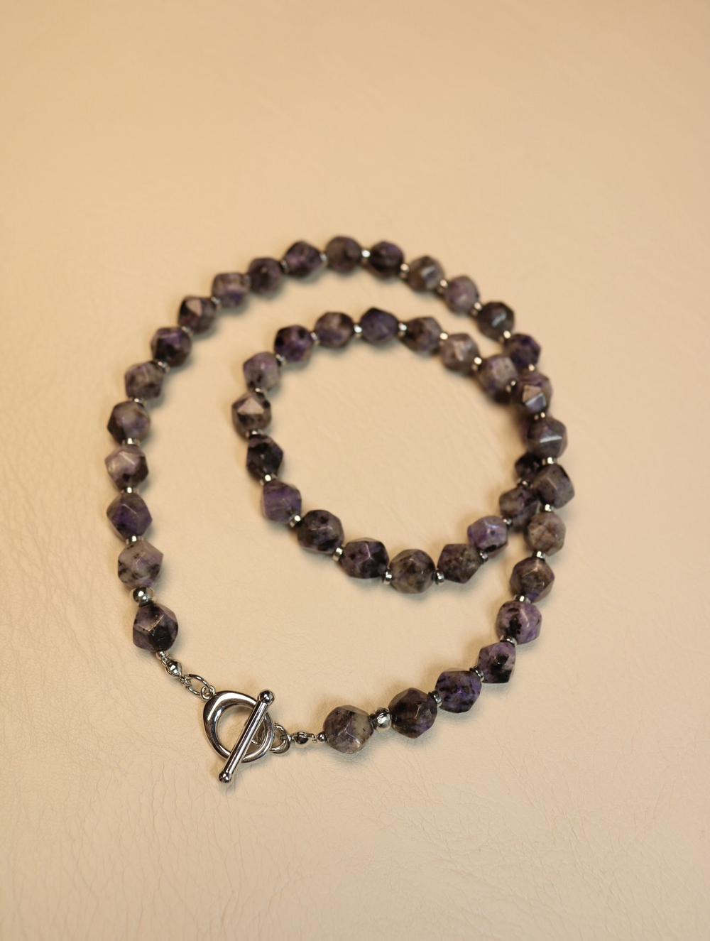 Чокер из чароита "Фиолетово-черный"