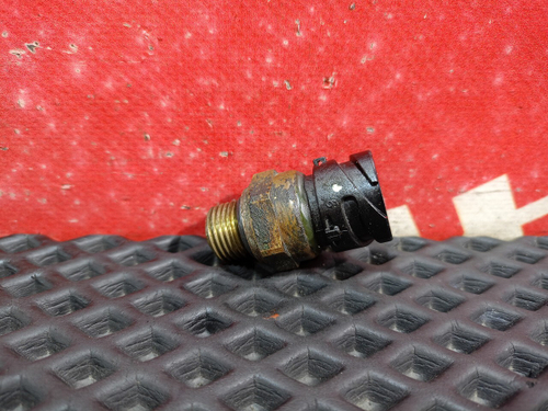 Датчик давления картерных газов