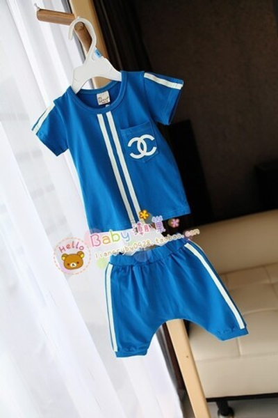 Костюм спортивный для новорожденных: футболка и бриджи с полосками