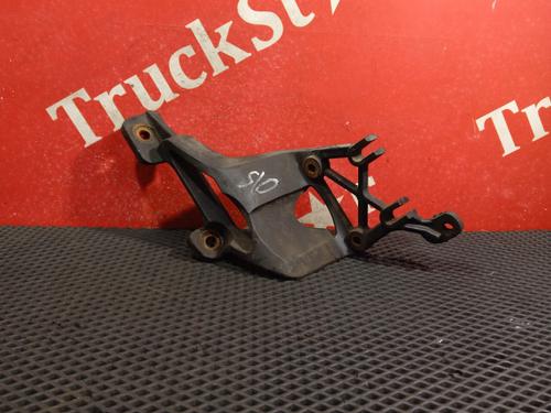 Кронштейн выхлопной системы