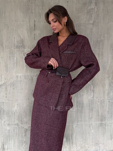 Костюм-двойка с юбкой бордового цвета