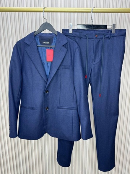 Классический костюм Kiton