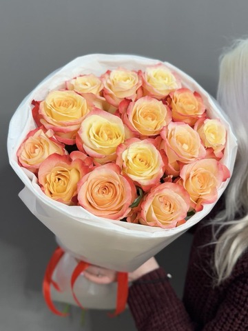 Букет из 15 роз сорта "Кабарет"