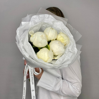 Букет из 5 пионов