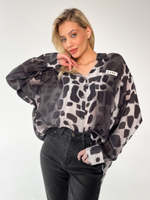 Рубашка Zhuo wafs 5095 удлиненная с кармананом и нашивкой MARNI леопрдовый принт