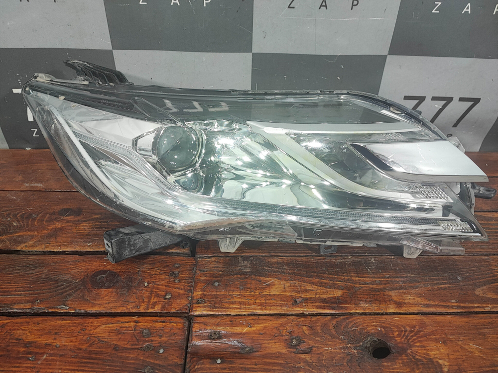 Фара правая Галоген Mitsubishi Pajero Sport 3 15-21 Б/У Оригинал 8301C794