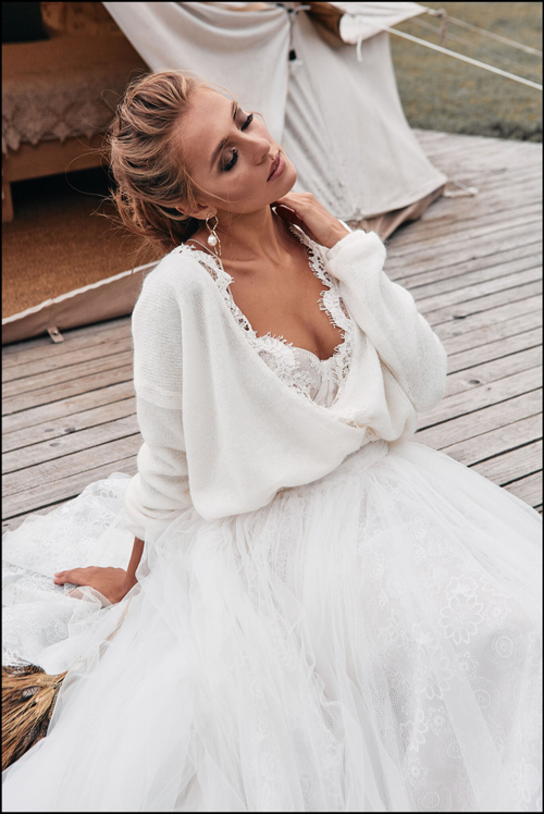 Свадебный шерстяной свитер с кружевом