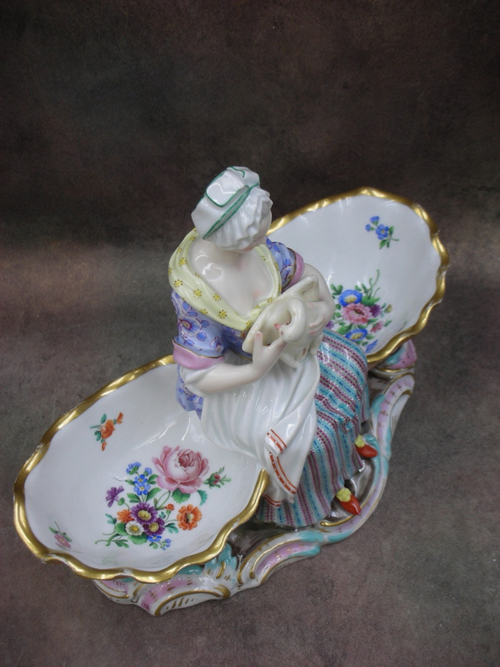 Статуэтка. Фарфор. Дама с гусем конфетница. Meissen. Германия