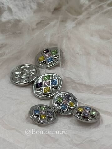 Пуговицы серебристые с квадратными деталями и разноцветными камнями стразами