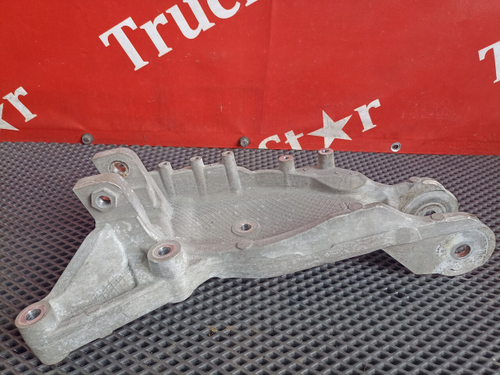 Кронштейн кабины передний левый