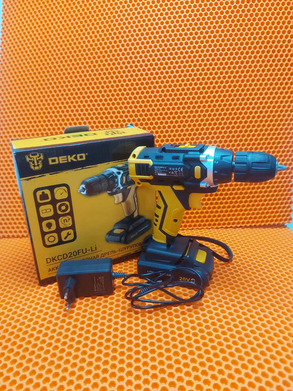 Дрель-шуруповерт deko DKCD20FU