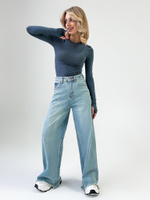 Лонгслив 2024 однотонный с вырезом под палец