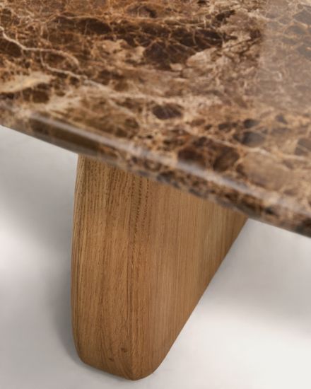 Журнальный столик Pirita из коричневого мрамора с ножками из дуба с натурально отделкой, 147 x 65 см