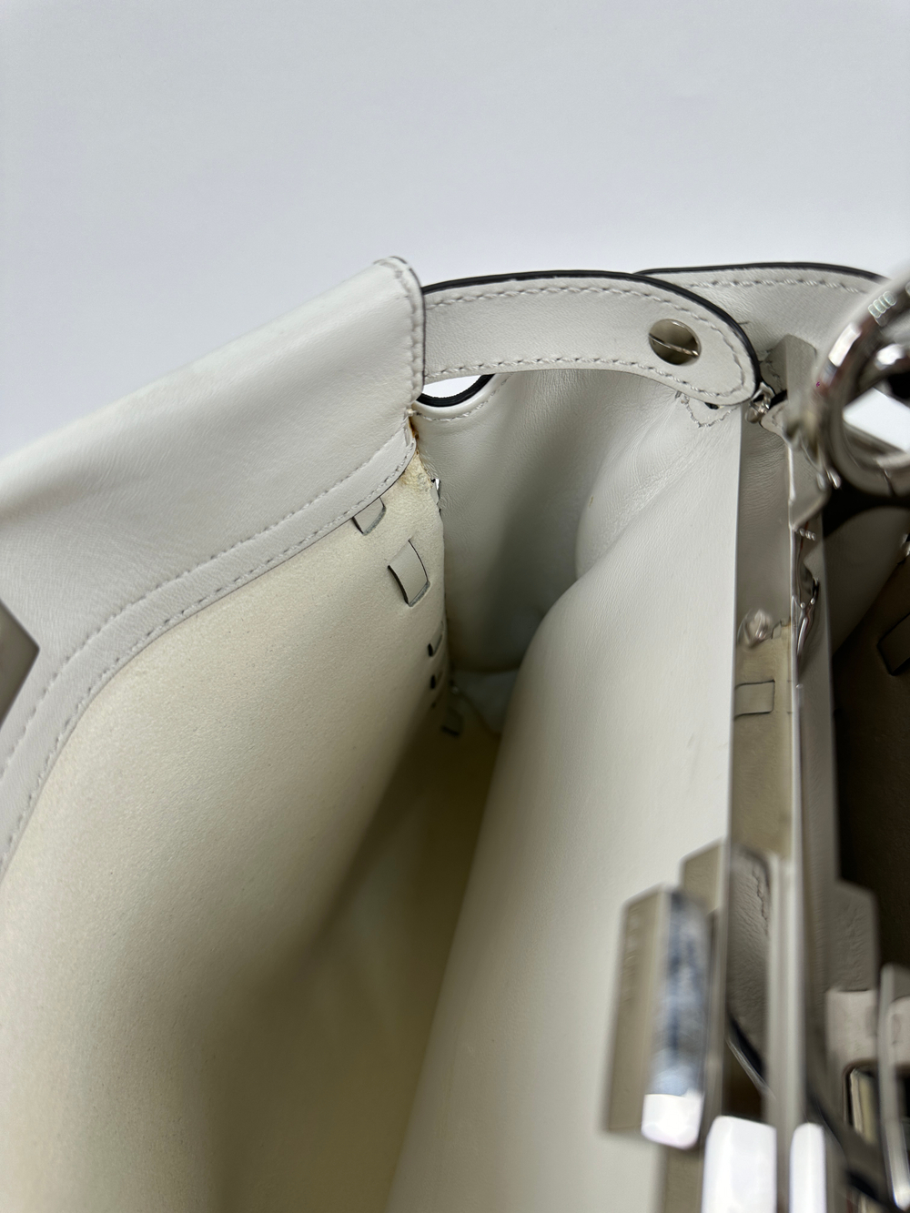 Сумка Fendi Peekaboo Medium Fiocco Bianca