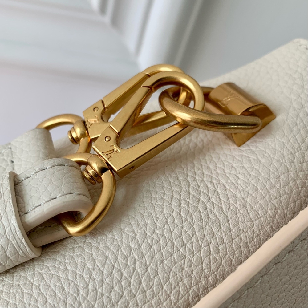 Louis Vuitton Soft Twist