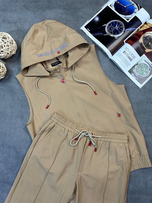 Летний костюм Kiton