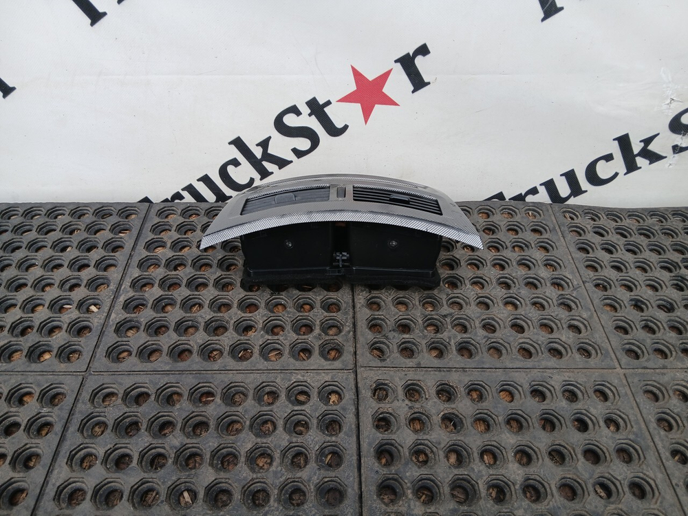 Накладка торпедо центральная в сборе 2023г.