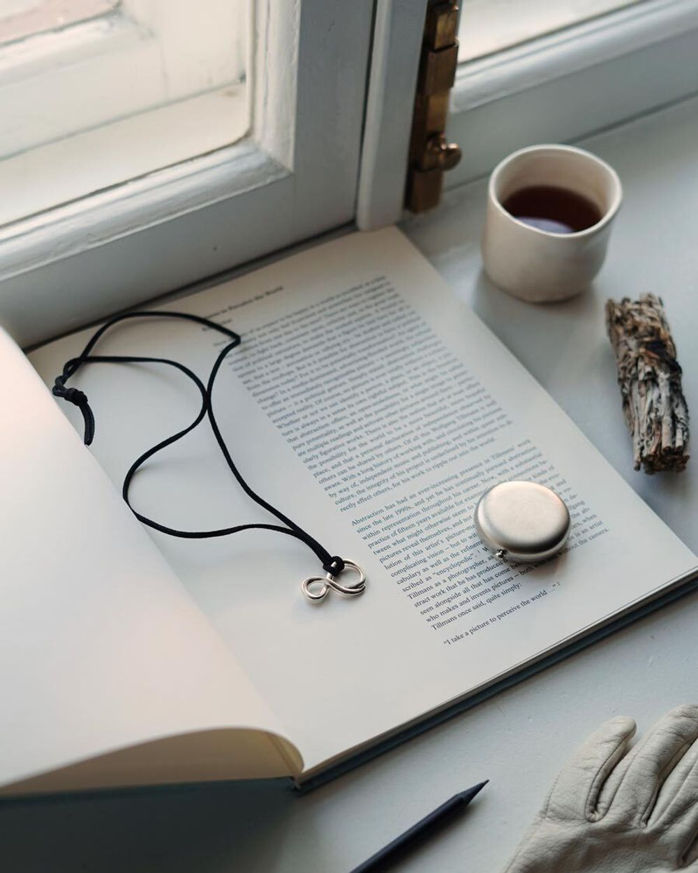 Колье Восьмерка на шнурке