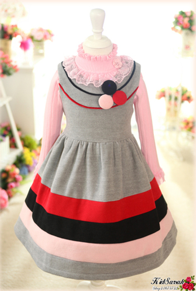 Платье детское с цветными полосками и брошью в тон