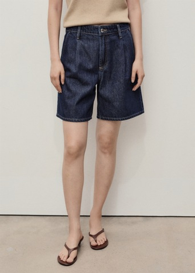 Джинсовые бермуды со средней посадкой и защипами