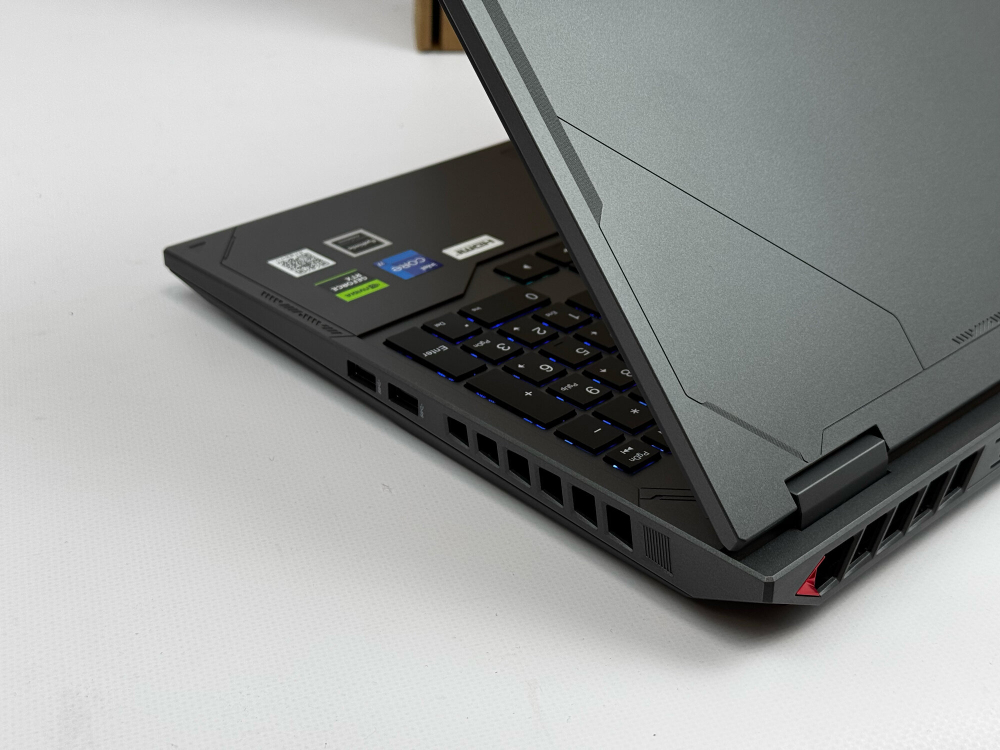 Игровой ноутбук Thunderobot i7-14650HX / RTX 4070 8GB / 16GB / 1TB / 2.5K / 165Hz / Win11 / Русско-Английская клавиатура