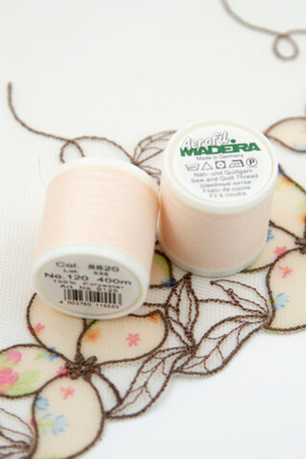 Нитки швейные Madeira aerofil №120 Col. 8820 серебристый пион (100, 400, 1000 м)