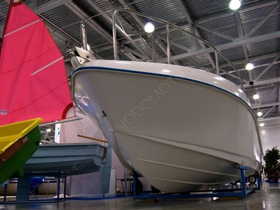 Каютный стеклопластиковый катер Легант-515К