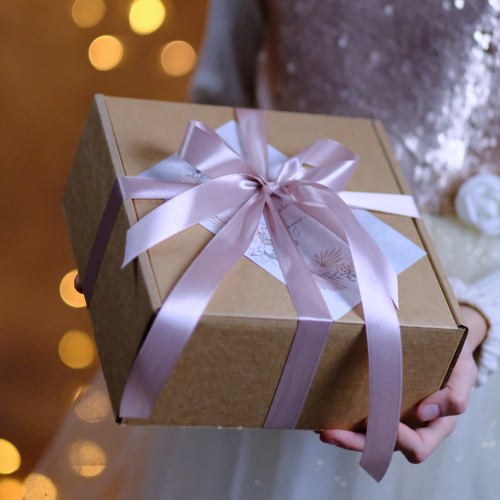Купить Коробка крафт с сиреневой атласной лентой