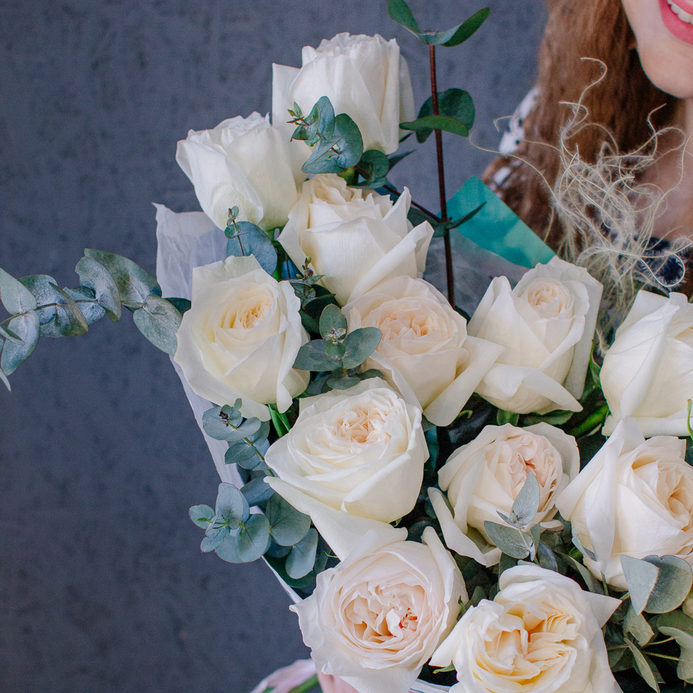 157. Ароматный нежный букет из светлых пионовидных роз