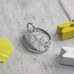Кулон подвеска из серебра с гравировкой отпечатка пальца на заказ