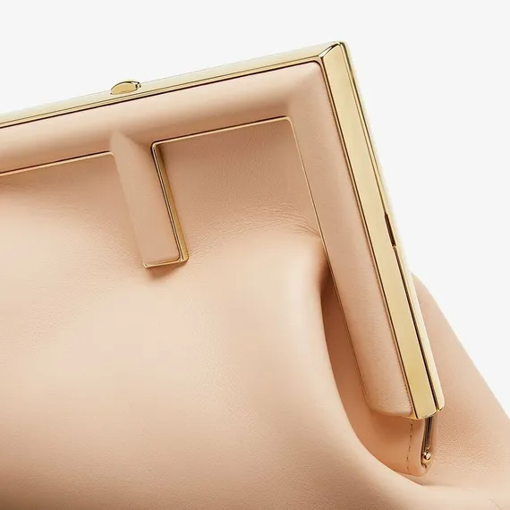 Сумка Fendi Fendi First маленькая кремовый