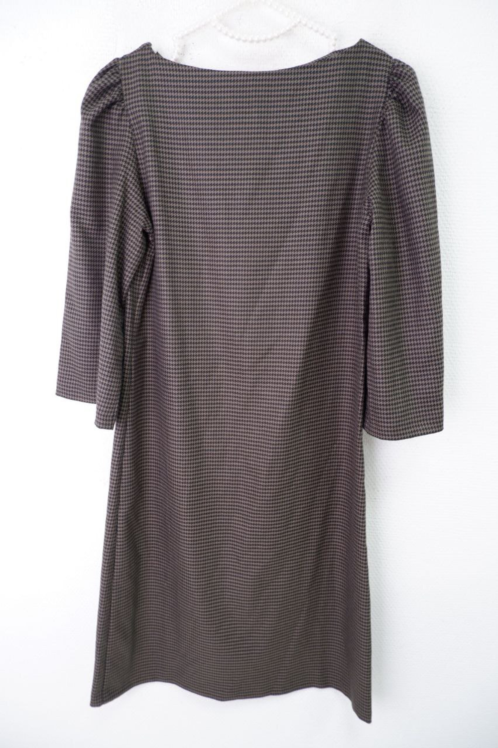 Платье Magda лаконичное 42 размер, новое