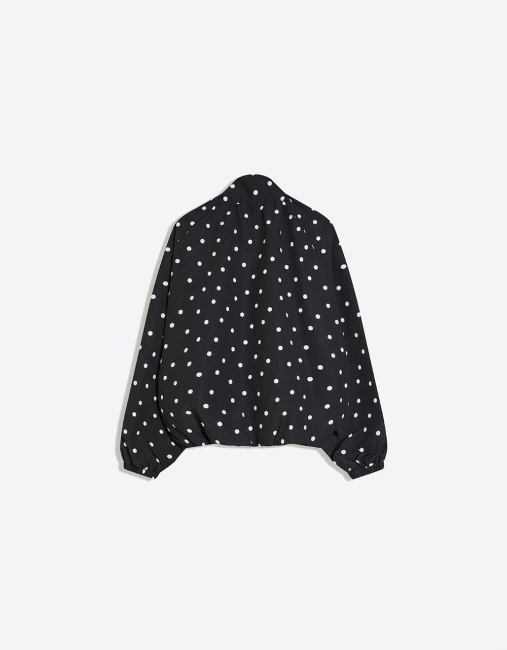 BERSHKA Куртка в горошек оверсайз, черный