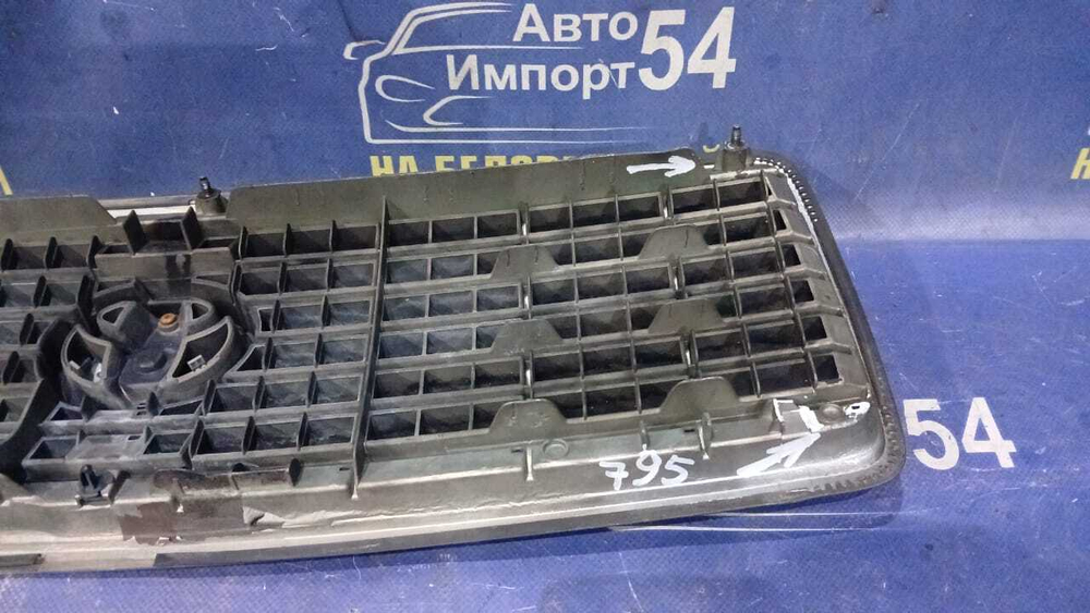 Решетка радиатора TOYOTA PROGRES 1998-2001