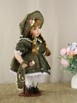 Кукла фарфоровая 12' на подставке