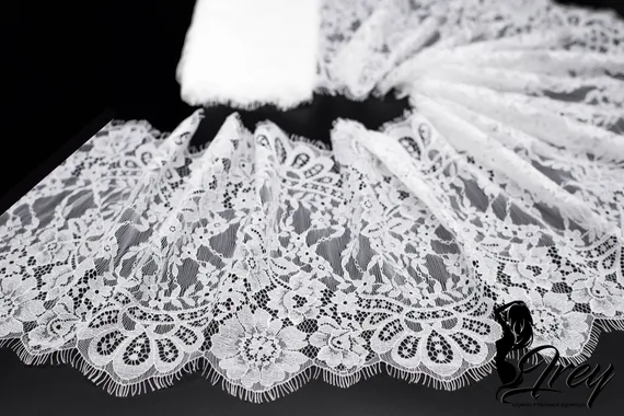 01-39 Кружево шантильи, 22 см, белый 001
